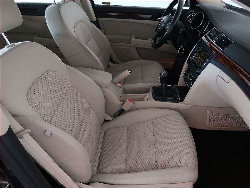 Škoda Superb (2009) 2.0 TDI, Xenony, Tempomat - fotka 9 z 13