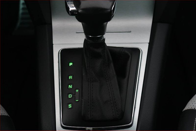 Škoda Octavia (2010) RS 2.0 TDI, Automat, Xenony - fotka 13 z 18