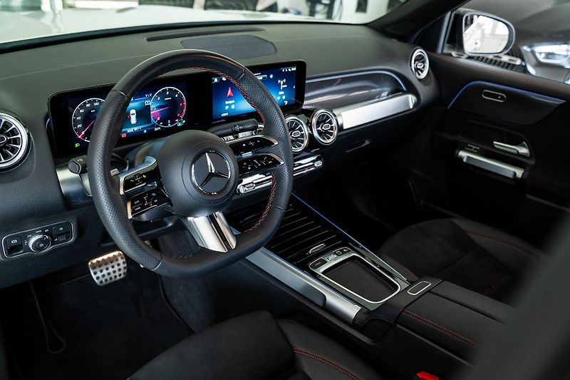 Mercedes-Benz GLB (2025) 200 d 4M/AMG/ESP/MULTIBEAM/TOP - fotka 9 z 19