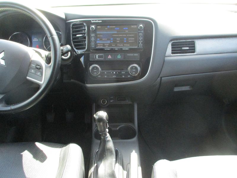 Mitsubishi Outlander (2015) 2,2 D 4WD - fotka 7 z 12