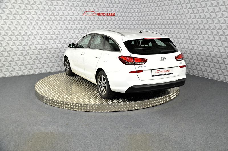 Hyundai i30 (2017) 1.6CRDi kombi 81kw - řetězová - fotka 8 z 23