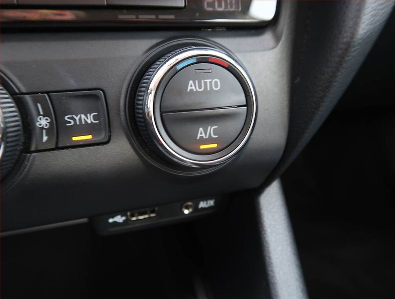 Škoda Octavia (2016) Style 1.6 TDI, Tempomat - fotka 16 z 22