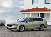 Škoda Superb Combi - od 920 900 Kč.