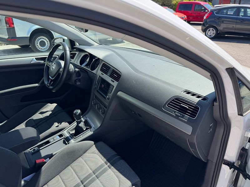 Volkswagen Golf (2016) R-line 1.6TDI 81kW - fotka 26 z 28