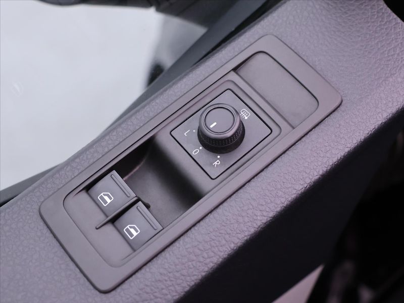 Volkswagen Transporter 2,0 TDI Klima 9-Míst Tažné - fotka 14 z 23