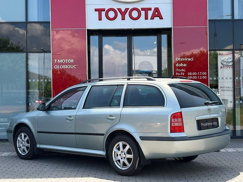 Škoda Octavia 1.6 Tour Twin Power - fotka 2 z 13