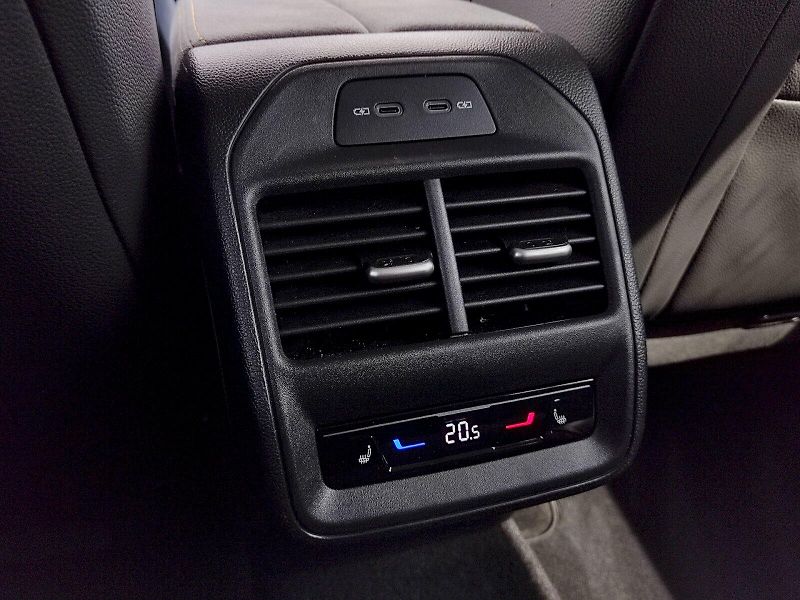 Škoda Superb (2025) combi Selection 2,0 Tdi 110 Kw - fotka 26 z 37