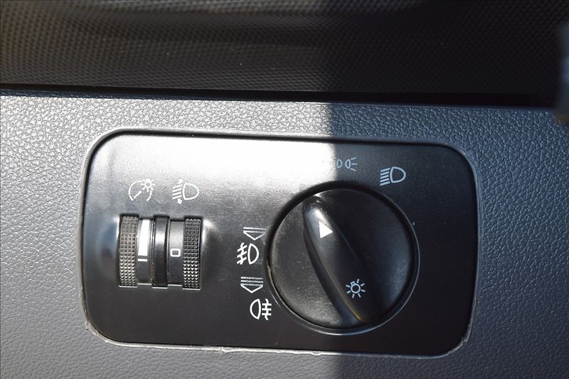 Seat Leon 1,9 TDI 66KW NOVÁ STK - fotka 34 z 45