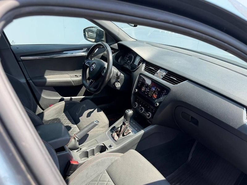 Škoda Octavia combi RS 2,0 TDI 135 kW 6° DSG - fotka 7 z 30