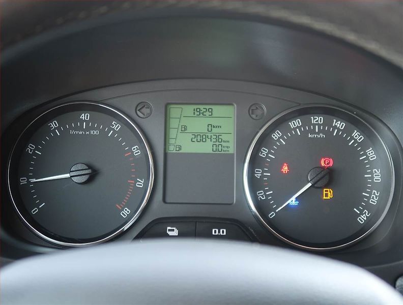 Škoda Fabia (2013) 1.2 12V, po STK, udržované - fotka 11 z 15