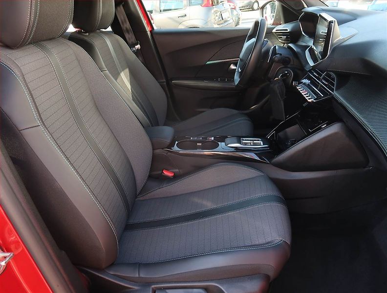 Peugeot 2008 (2023) 1.2 PureTech, Automat, ČR - fotka 9 z 22