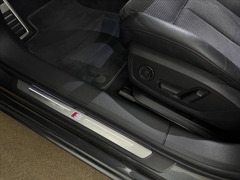 Audi S6 3,0 55TDi 257kW ACC AIR Q TZ - fotka 37 z 50
