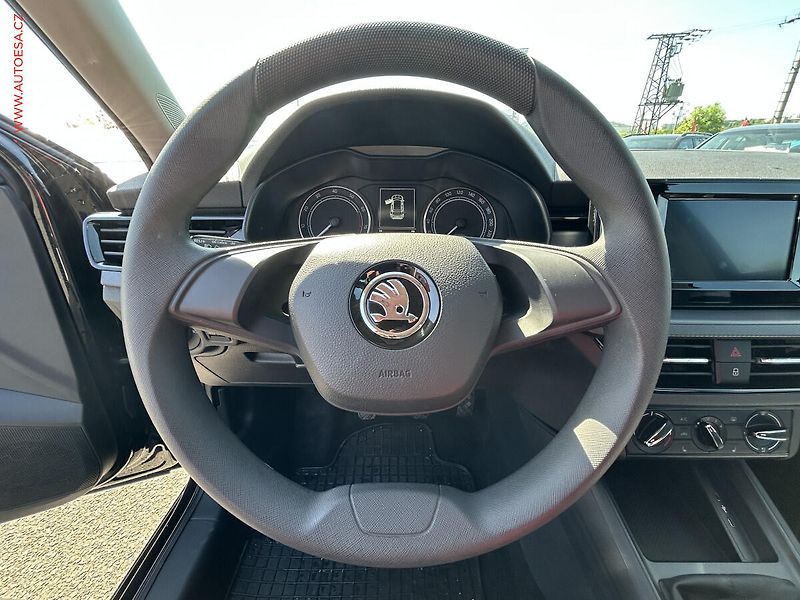Škoda Kamiq (2022) 1.0 TSi, Active, +kola - fotka 12 z 17