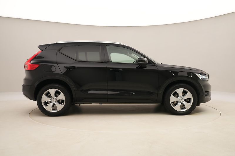Volvo XC40 D3 AWD MOMENTUM AUT  - fotka 13 z 38
