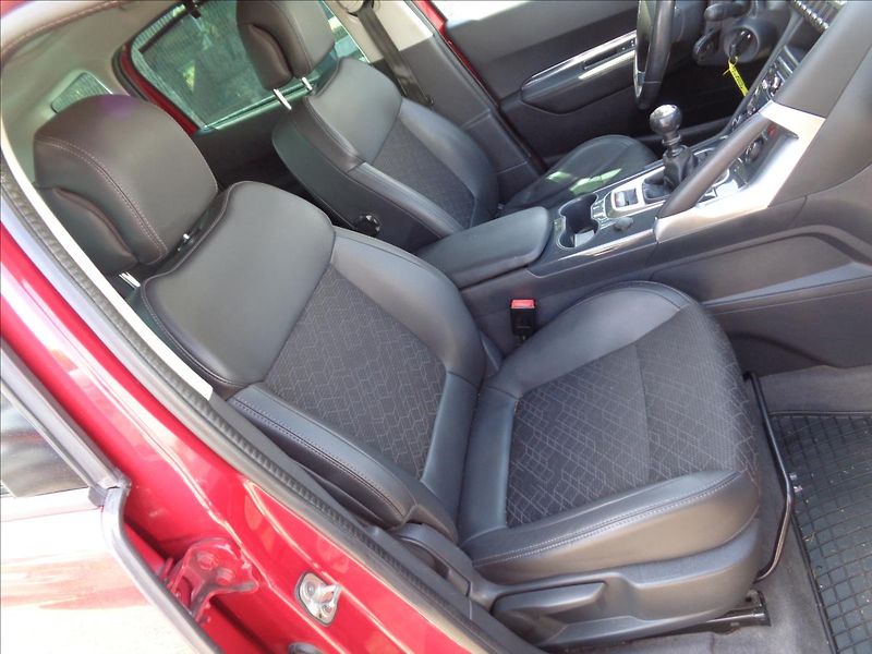 Peugeot 3008 1,6 - fotka 9 z 21