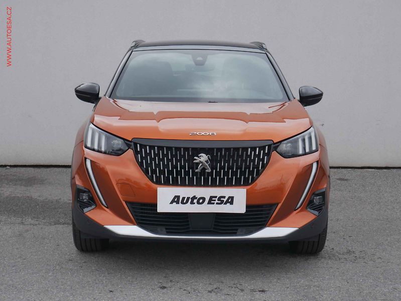 Peugeot 2008 (2021) 1.2 PT, ČR, GT Line - fotka 2 z 26