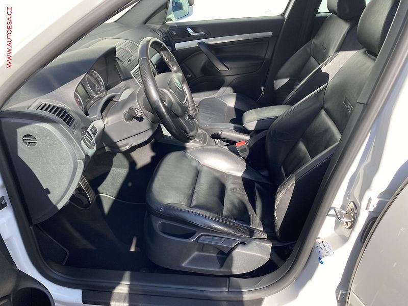 Škoda Octavia (2011) 2.0TSi, RS, xenon - fotka 9 z 16