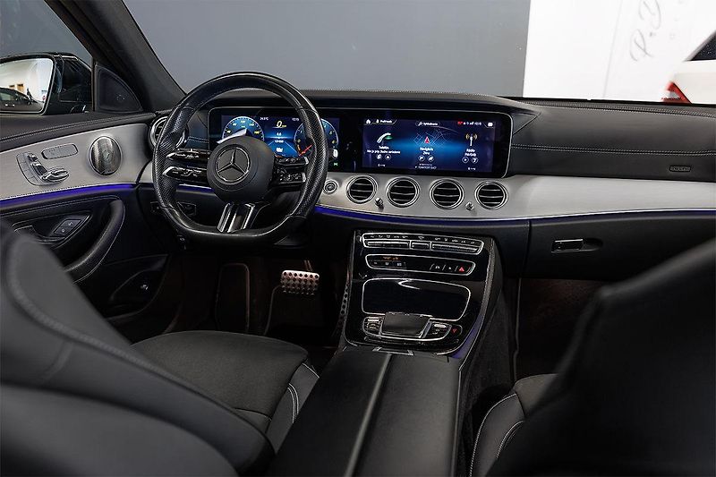 Mercedes-Benz Třídy E (2021) E 300 de T 4Matic AMG Line - fotka 15 z 39