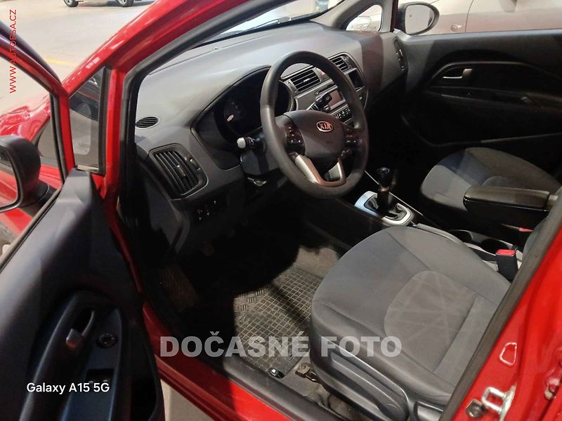 Kia Rio (2011) 1.25 CUUT, ČR, AC, tažné - fotka 3 z 3