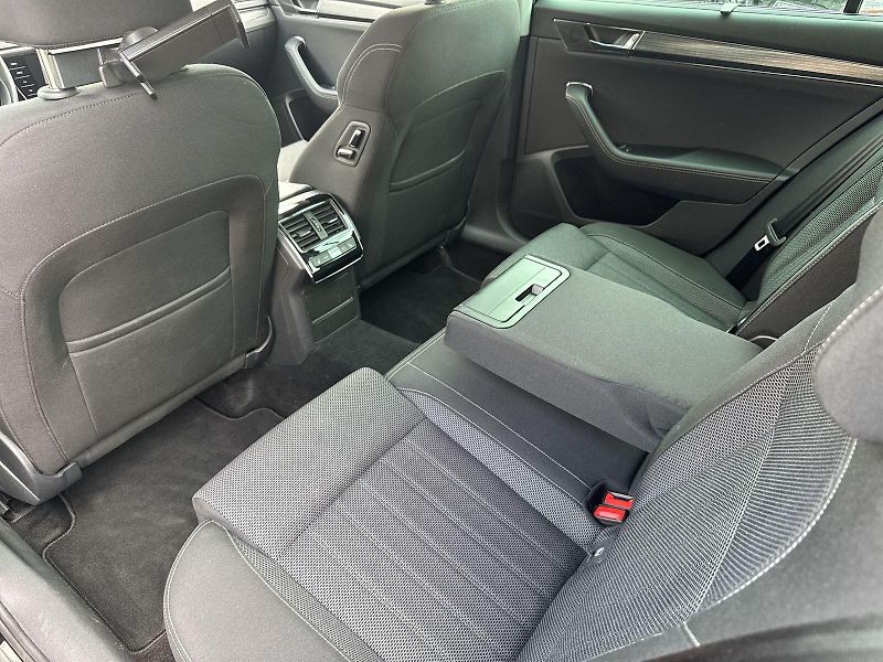Škoda Superb (2023) Combi 2.0 TDI DSG Style - fotka 8 z 35