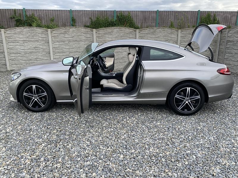 Mercedes-Benz Třídy C C 400 COUPE 4MATIC 51.000KM - fotka 128 z 149