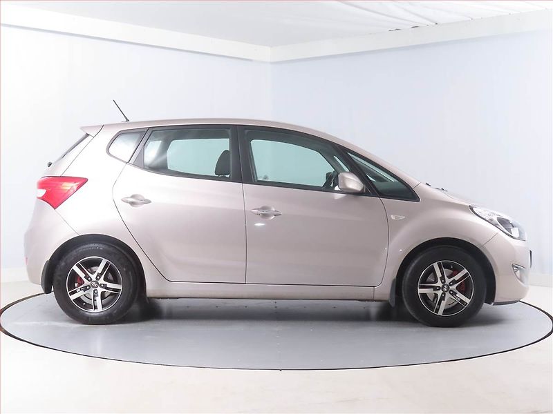 Hyundai ix20 (2017) 1.6 CVVT, Serv.kniha - fotka 6 z 15
