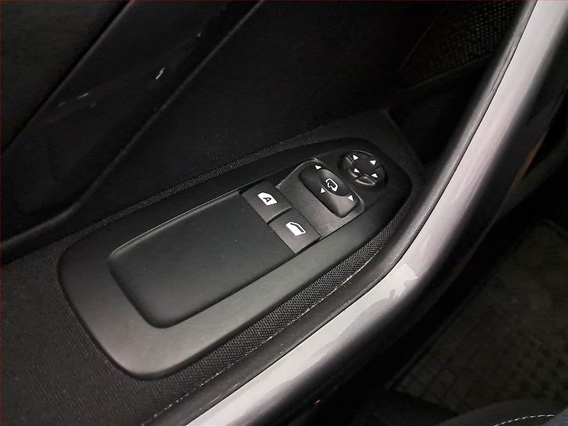 Peugeot 2008 (2019) 1.2 PureTech, Serv.kniha - fotka 14 z 16