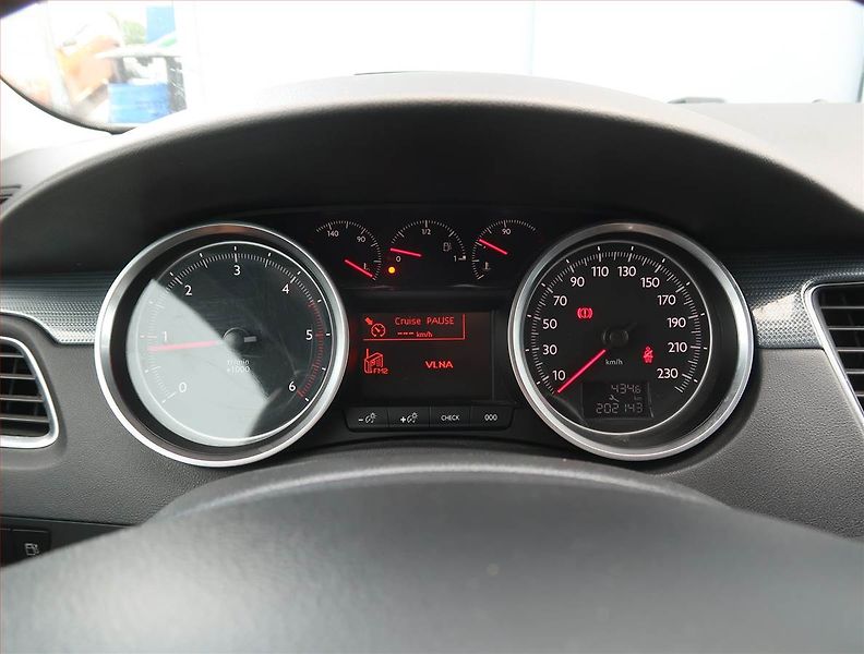 Peugeot 508 (2011) 2.0 HDi, Tempomat - fotka 11 z 17