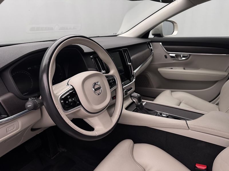 Volvo V90 CC D4 AWD MOMENTUM AUT - fotka 20 z 46