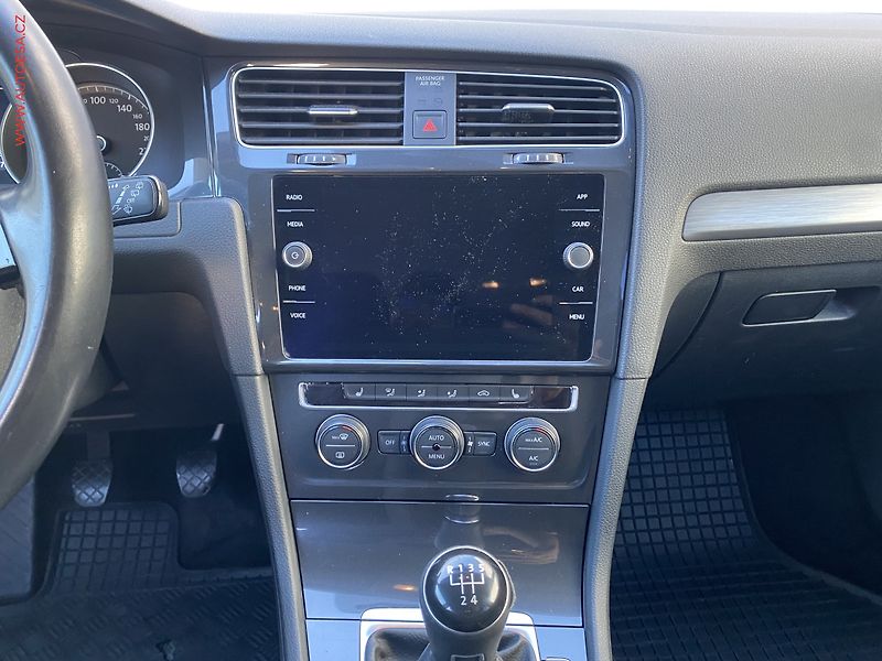 Volkswagen Golf (2019) 1.6TDI, masáž, autoAC - fotka 12 z 17