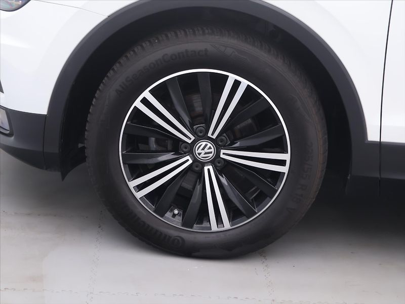 Volkswagen Tiguan 1,4 TSI Sound edice matrix pan - fotka 24 z 31