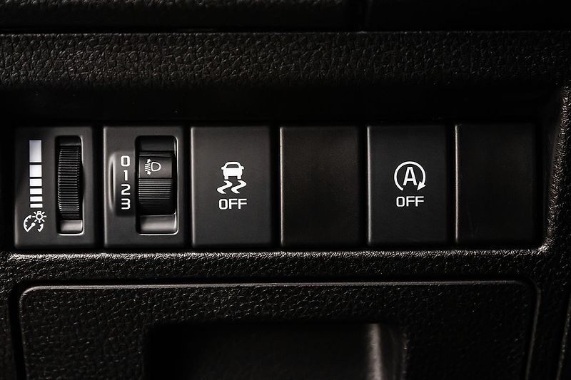 Isuzu D-Max 1,9 D AT 4x4  LSE DoubleCab - fotka 14 z 19