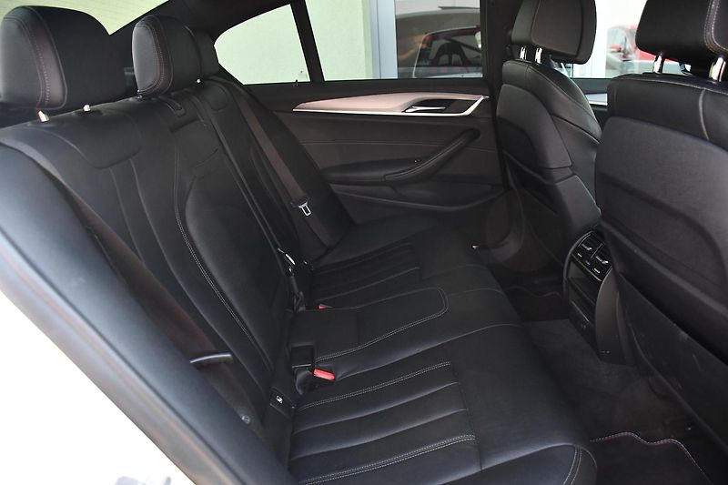 BMW Řada 5 530D M-SPORT 2xKOLA  - fotka 17 z 53