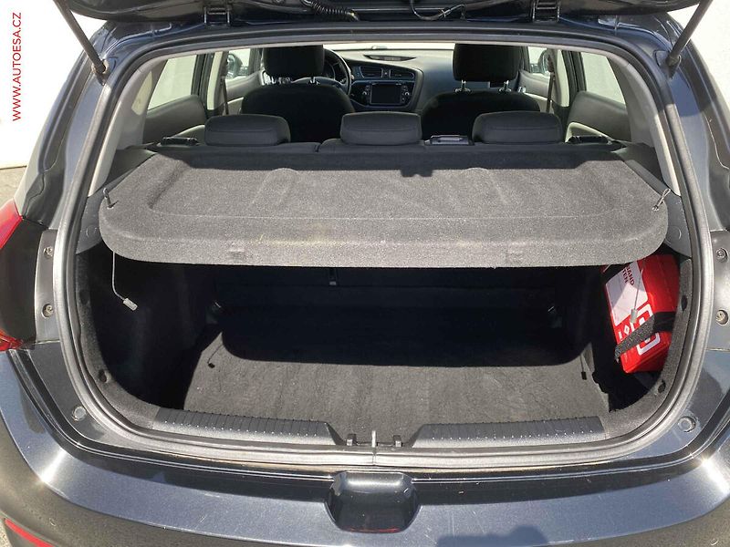 Kia Ceed (2015) 1.6 GDi, Exclusive, navi, - fotka 7 z 19