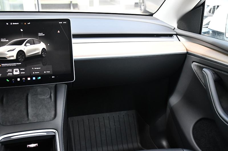Tesla Model Y LONG RANGE DUAL REZERVACE - fotka 8 z 38