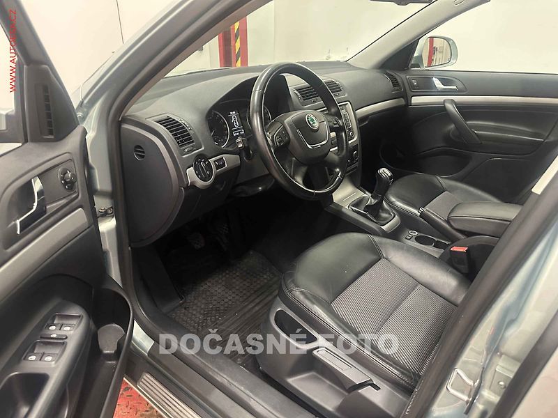 Škoda Octavia (2011) 2.0 TDi, 1.maj, servis.kniha - fotka 3 z 3