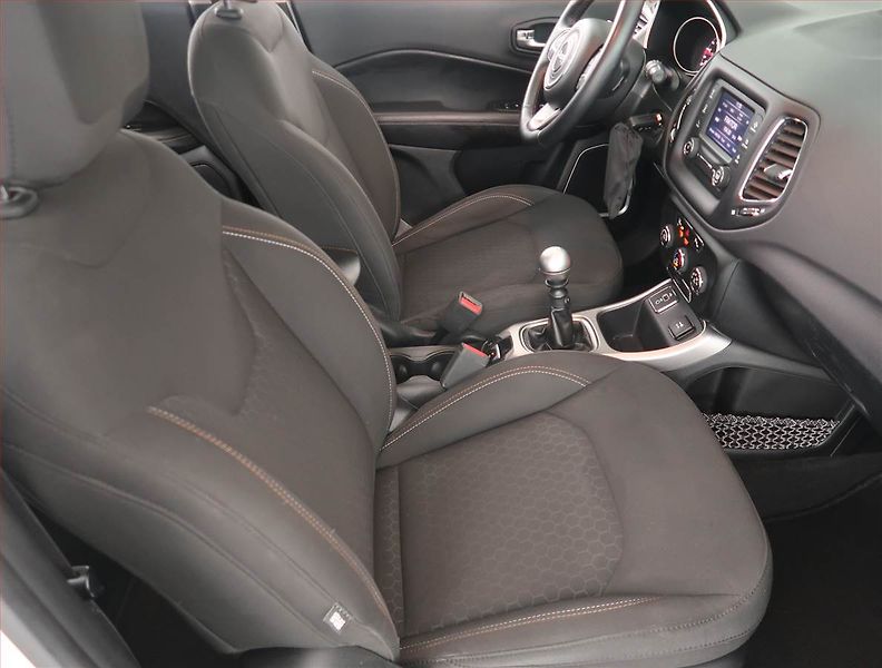 Jeep Compass (2018) 1.6 MultiJet, Serv.kniha - fotka 9 z 15