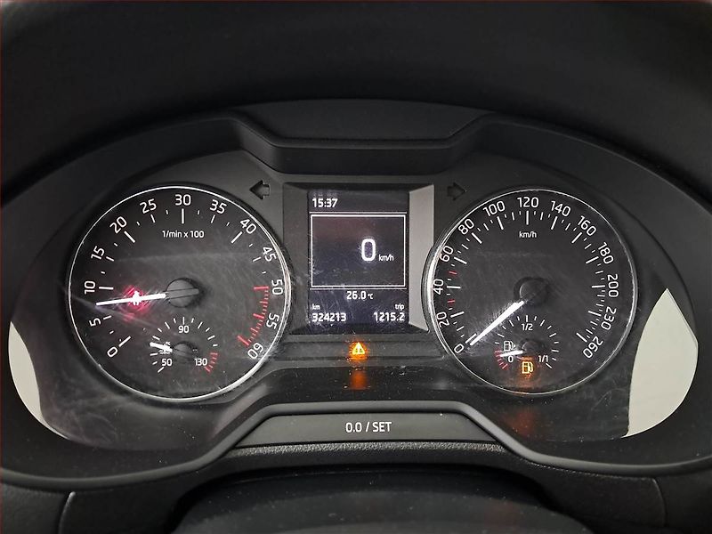 Škoda Octavia (2014) 1.6 TDI, Xenony, Tempomat - fotka 11 z 14