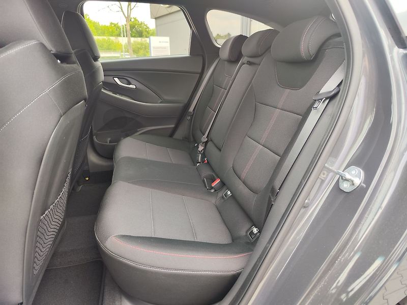Hyundai i30 1.5 T-GDi/103 N-Line DCT MHEV - fotka 13 z 32