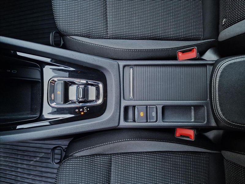 Škoda Octavia 2.0TDI DSG Ambition,ČR,1.Maj. - fotka 37 z 50
