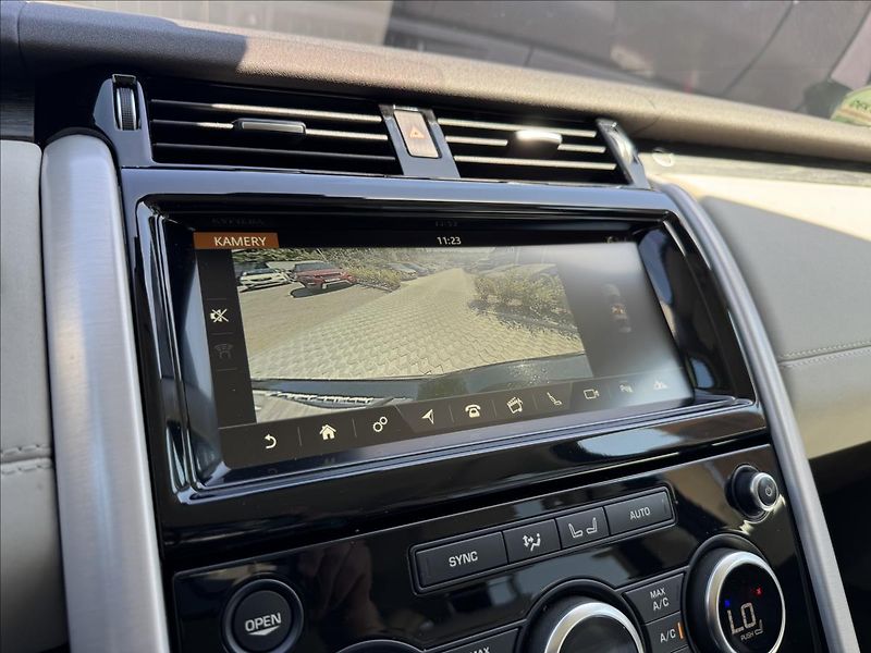 Land Rover Discovery 3,0 TDV6 HSE AWD ČR DPH - fotka 25 z 34
