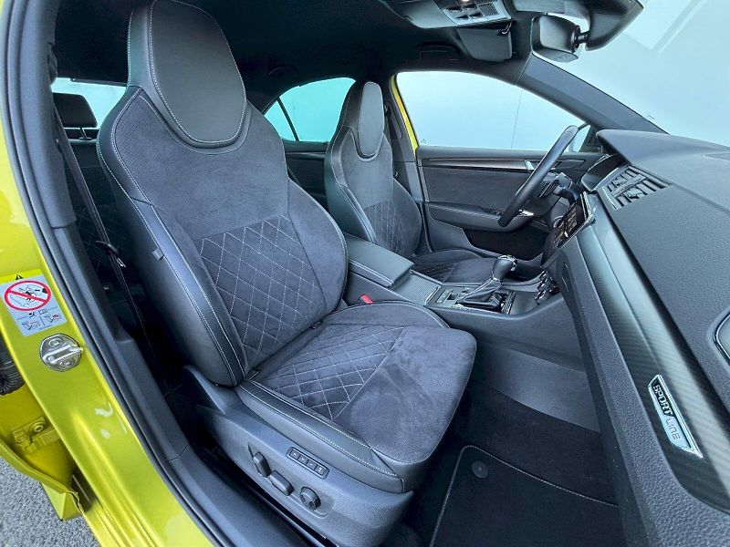 Škoda Superb (2021) 2.0 TSI 140kW SportLine - fotka 30 z 35