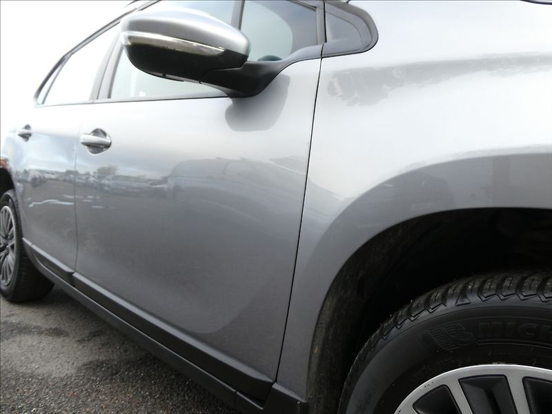 Peugeot 2008 1,2 PureTech 81kW AUTOMAT, ČR - fotka 13 z 38