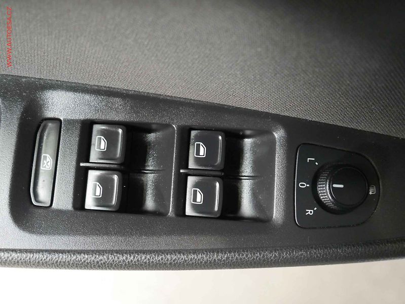 Seat Leon (2014) 2.0TDi, LED - fotka 20 z 23