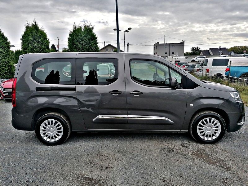 Toyota ProAce City Verso (2021) 1.2 T 7-míst Long,Shuttle - fotka 7 z 26
