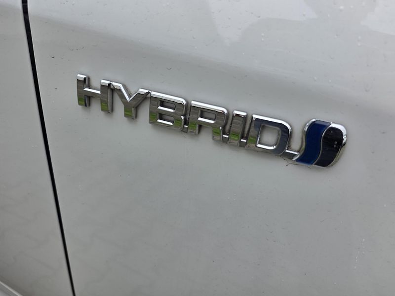 Toyota Corolla 1.8-HYBRID-ZN.SERVIS-AUT.KLIMA - fotka 11 z 13