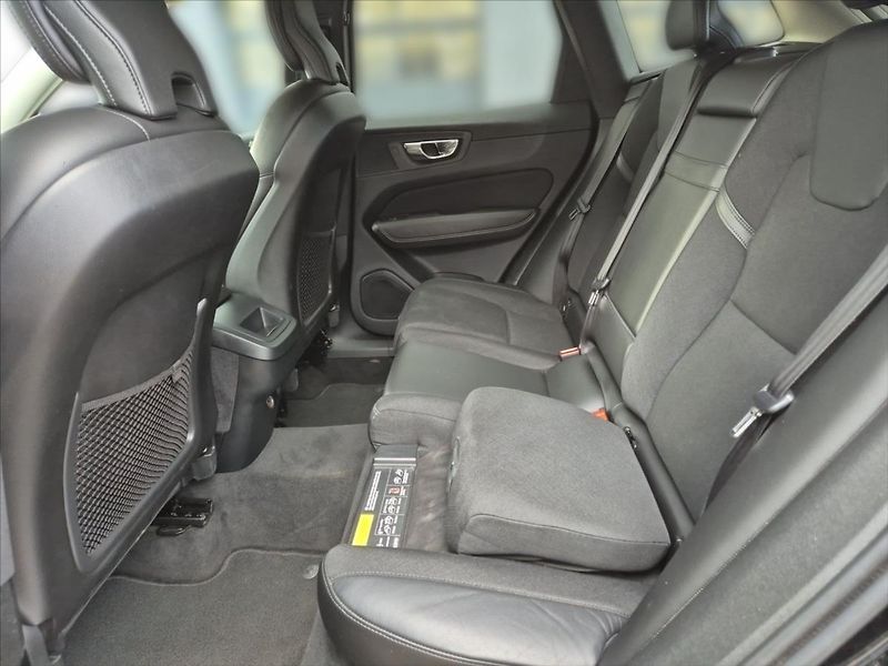 Volvo XC60 2,0 D3 MOMENTUM+ MAN - fotka 10 z 18