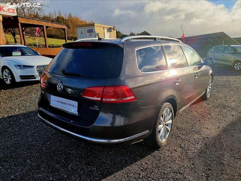 Volkswagen Passat (2012) 1,6 TDi 77KW - fotka 7 z 23