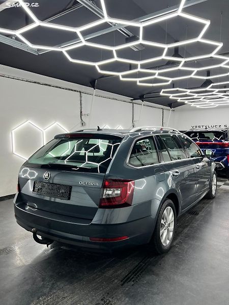 Škoda Octavia Combi 2,0 TDI Style/ odp.dph - fotka 12 z 41