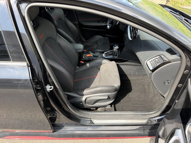 Kia ProCeed GT 1,6GDi 150kW automat navi  - fotka 20 z 23